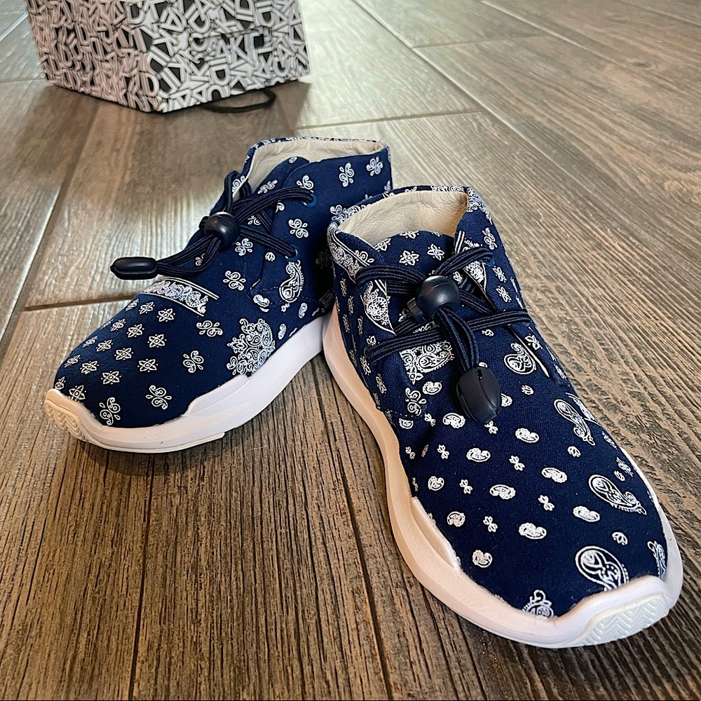 Akid Remington Bandana print-indigo Blue NWT